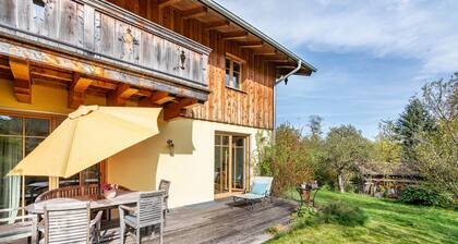 Apartment "Tegernseele" with Mountain View, Private Terrace & Wi-Fi