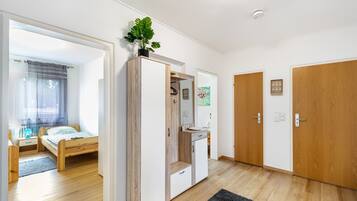 3 bedrooms, iron/ironing board, free WiFi, bed sheets