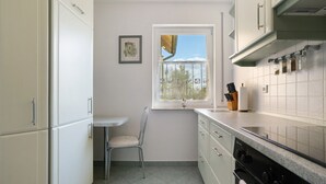 Kaffetrakter/tekoker, kjøleskap, mikrobølgeovn og ovn