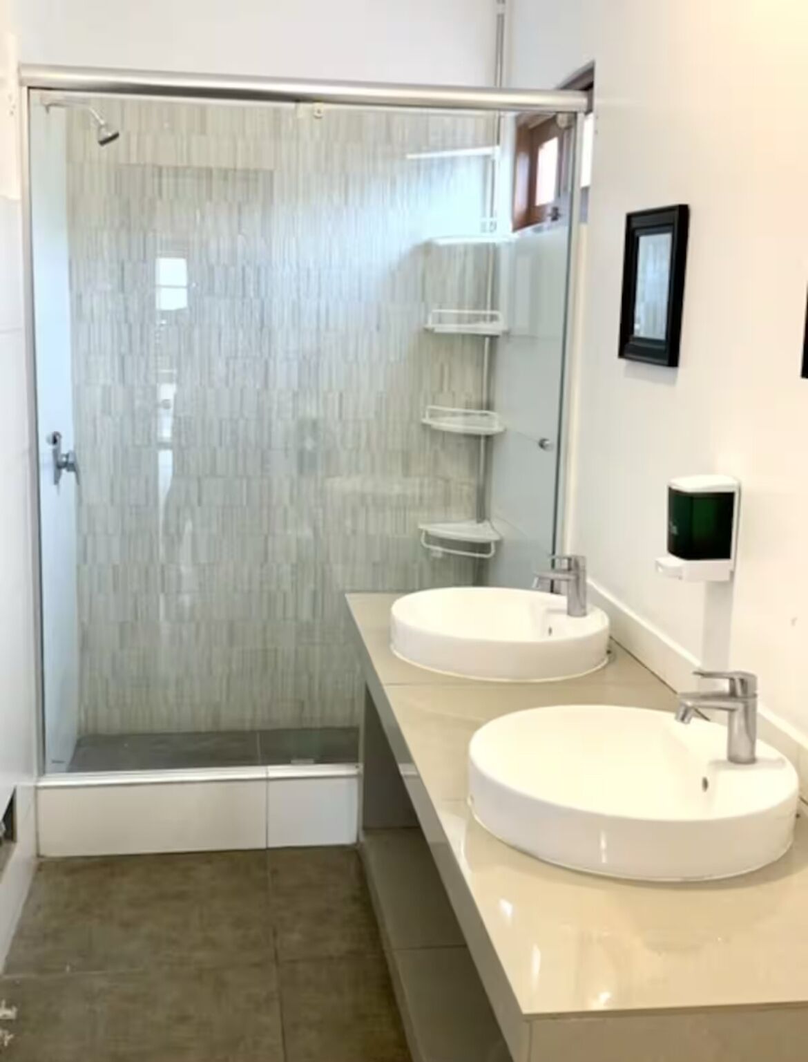 Toallas, jabón, papel de baño 