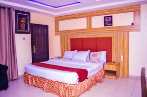 Premium bedding, free WiFi, bed sheets - Owee Hotel Exclusive Apartments & Suites (Lagos)