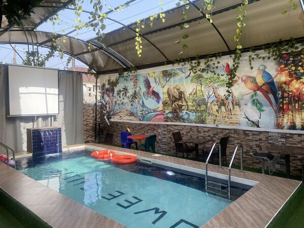 4 outdoor pools - Owee Hotel Exclusive Apartments & Suites (Lagos)