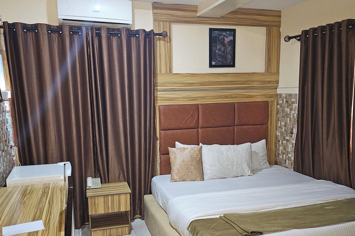 Economy Single Room | Premium bedding, WiFi (free), bed sheets