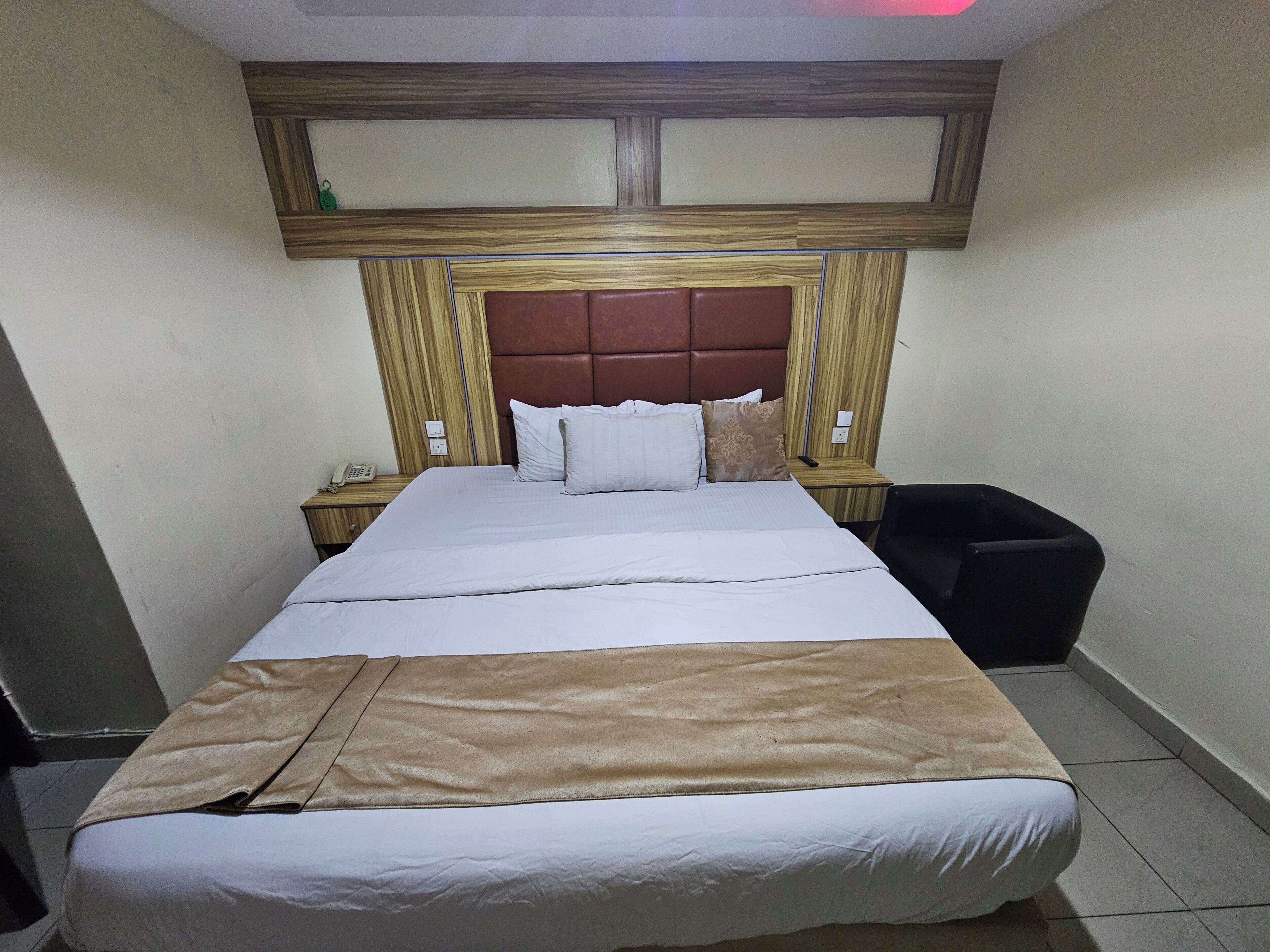 Superior Single Room | Premium bedding, free WiFi, bed sheets