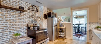 Rusk Retreat w/ Fire Pit, Grill & Countryside View