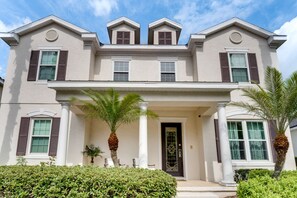 Exterior - 9 Mi to Disney Parks: 'Sunshine Reunion' Home (Kissimmee)