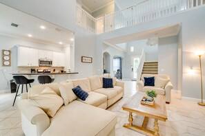 TV, table football, books, stereo - 9 Mi to Disney Parks: 'Sunshine Reunion' Home (Kissimmee)