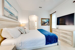 5 bedrooms, iron/ironing board, travel crib, internet - 9 Mi to Disney Parks: 'Sunshine Reunion' Home (Kissimmee)