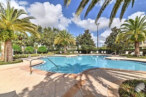 A heated pool - 9 Mi to Disney Parks: 'Sunshine Reunion' Home (Kissimmee)