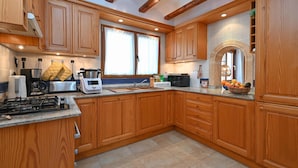 Coffee/tea maker, fridge, oven, stovetop - Wonderful and comfortable villa  with private pool in Javea, Costa Blanca, Spain for 6 persons (Javea)