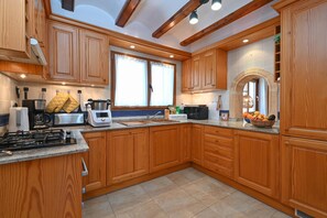 Kühlschrank, Ofen, Herdplatte, Geschirrspüler