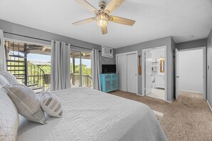 2 bedrooms, free WiFi, bed sheets - Enjoy lake views from 2 decks! Walk to pool, gym & golf course. Lake access. (Point Venture)