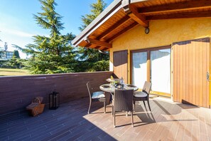 Outdoor dining - Maison Blanchette By Bookinggardalake (Desenzano del Garda)