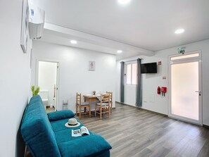 TV - Gomes House by Atlantic Holiday (Ponta do Sol)