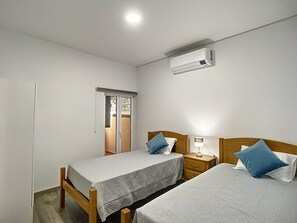 1 bedroom, iron/ironing board, travel cot, free WiFi - Gomes House by Atlantic Holiday (Ponta do Sol)