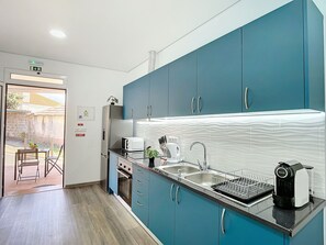 Fridge, microwave, oven, stovetop - Gomes House by Atlantic Holiday (Ponta do Sol)