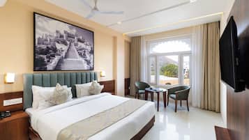 Iron/ironing board, bed sheets