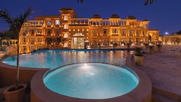 Kolam renang outdoor