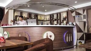 Bar (on property) - Hotel Blue Royal (Bhubaneshwar)