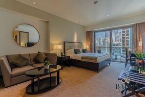 Studio luxueux, 1 grand lit, non-fumeur, vue sur le lac | Aire de séjour