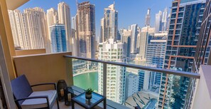 奢华开间, 1 张大床, 无烟房, 湖景 | 起居区