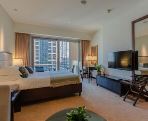 Studio luxueux, 1 grand lit, non-fumeur, vue sur le lac | Aire de séjour