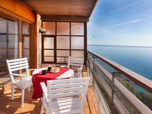 Outdoor dining - Nice apartment for 5 people with WIFI, pool, TV and patio (Calonge)