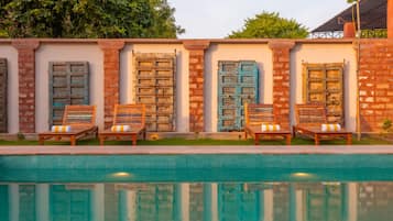 Kolam renang outdoor