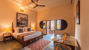 小型套房 | 客房内保险箱、熨斗/熨板、免费 WiFi