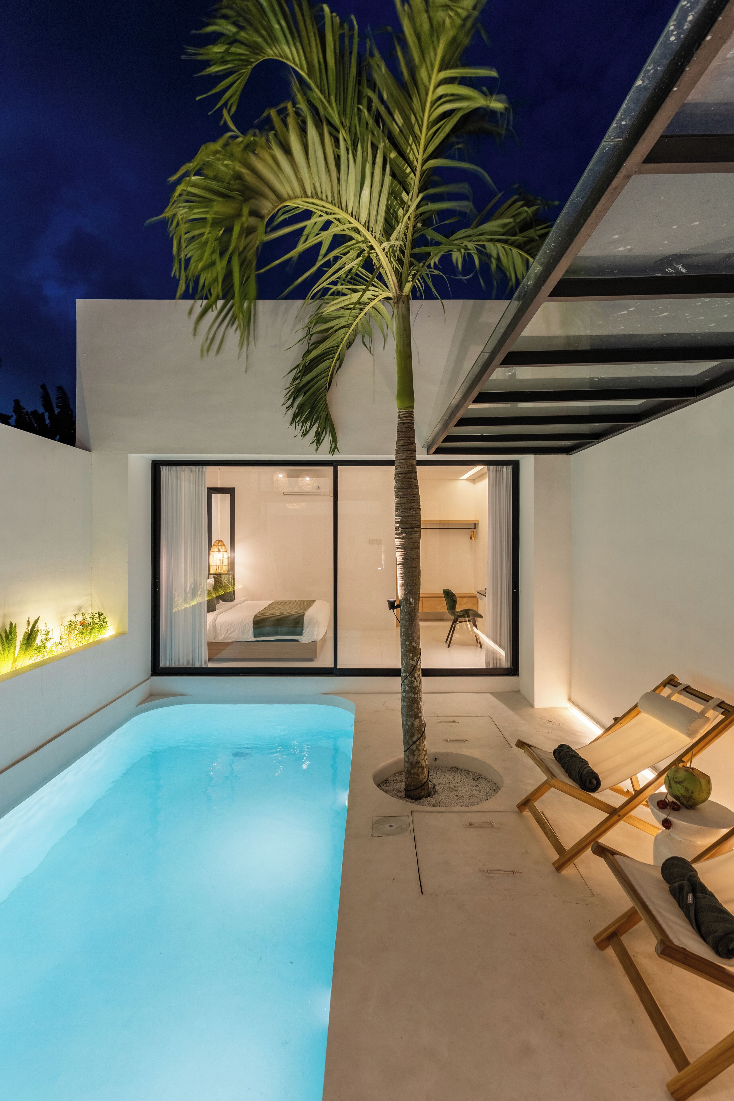 Outdoor pool, sun loungers