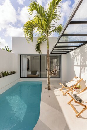 Outdoor pool, pool loungers