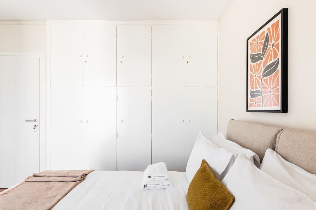 2 bedrooms, desk, iron/ironing board, WiFi (free)