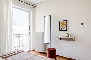 2 soverom, skrivebord, strykejern/-brett og wi-fi (inkludert)