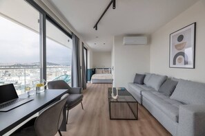 Smart TV - Exceptional Living Loft 803 (Athina)