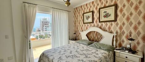 3 quartos, ferros/tábuas de passar roupa, Wi-Fi, roupa de cama