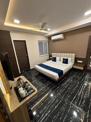 Desk - Hotel Aura Grande - Indore (Indore)