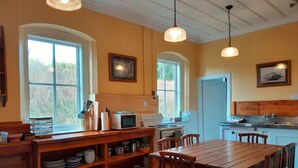 Fridge, microwave, oven, stovetop - Tregonning Cottage Waipiata (Waipiata)