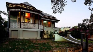 A two-story house with a balcony and a small staircase leading to the entrance. - Bendigo Holiday Accommodation (Bendigo)