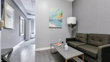 Een televisie en een kantoor