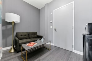 Interior - Enjoy Boston, Affordable Stay, Book Today! (Boston)