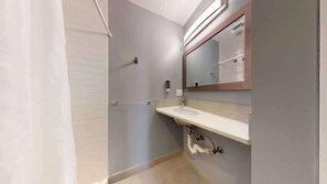 Dusche, Haartrockner, Handtücher, Shampoo