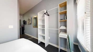 1 bedroom, desk, iron/ironing board, WiFi