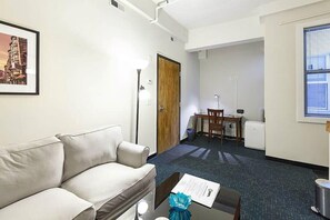 テレビ、書斎 / ワークスペース