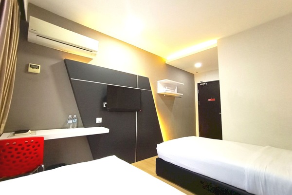 Deluxe Twin Room | 1 bedroom, laptop workspace, free WiFi, bed sheets