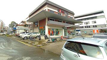 Vista frontal de la propiedad