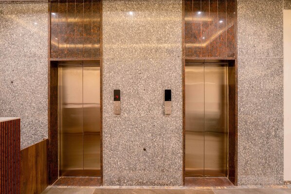 ฝ่ายต้อนรับ