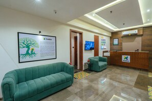 ฝ่ายต้อนรับ