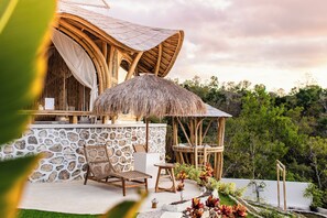 Shell Villa with Rooftop Pool View | Minibar, coffres-forts dans les chambres, bureau, Wi-Fi gratuit