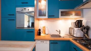 Réfrigérateur, micro-ondes, four, lave-vaisselle