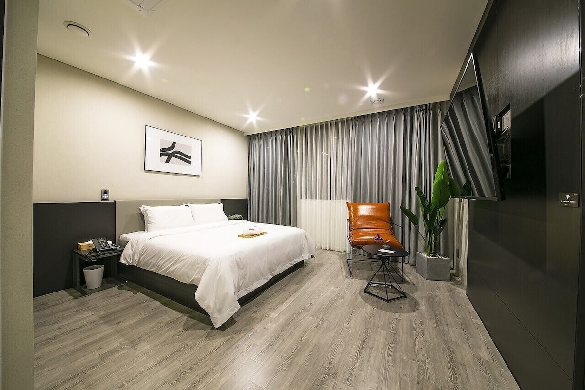 Decoración personalizada, muebles diferentes y escritorio